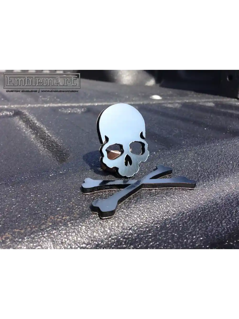 Custom Chrome Emblems - Skullbones01 Emblem