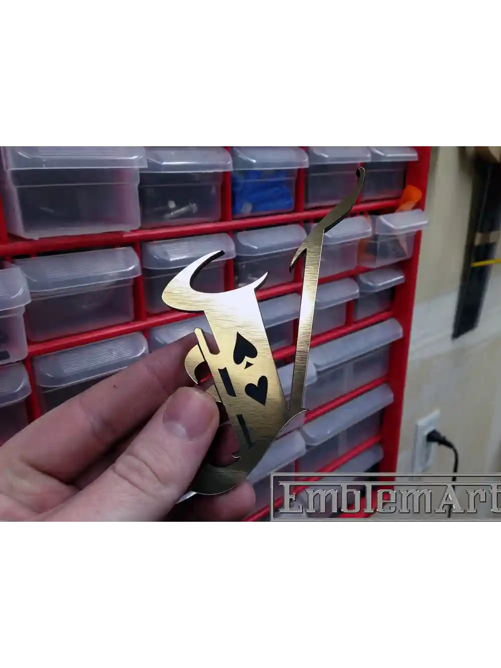 Custom Gold Emblems - V Gold 01 Emblem